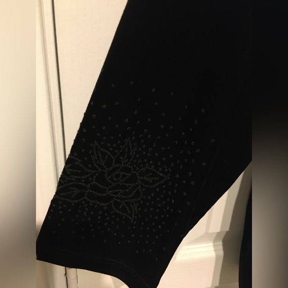 Black Velvet Twinset w/beaded design on shell bodice and jacket cuffs. Size 3x - Picture 2 of 3